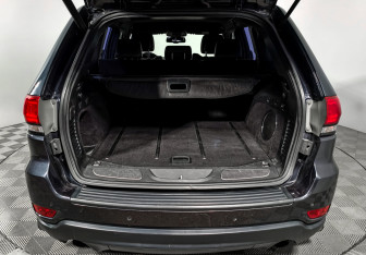 Подержанный автомобиль Jeep Grand Cherokee 2013 года (19 фото)