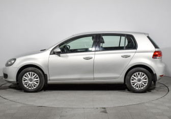 Подержанный автомобиль Volkswagen Golf Hatchback 2010 года (8 фото)