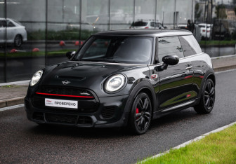 Подержанный автомобиль MINI Hatch 2020 года (3 фото)