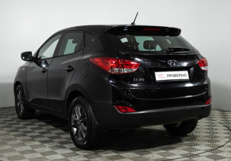 Подержанный автомобиль Hyundai ix35 2015 года (3 фото)