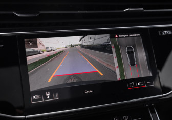 Подержанный автомобиль Audi Q8 2019 года (19 фото)