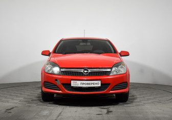 Подержанный автомобиль Opel Astra Hatchback 2010 года (2 фото)