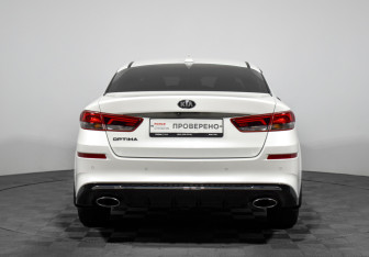 Подержанный автомобиль Kia Optima Sedan 2018 года (6 фото)