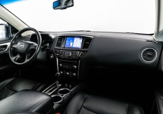 Подержанный автомобиль Nissan Pathfinder 2015 года (9 фото)