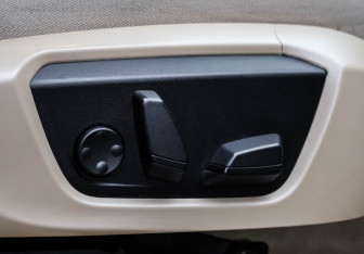 Подержанный автомобиль BMW X4 2017 года (24 фото)