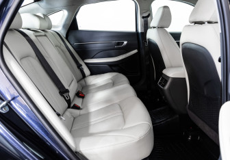Подержанный автомобиль Hyundai Sonata 2021 года (21 фото)