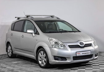 Подержанный автомобиль Toyota Corolla Verso 2007 года (3 фото)
