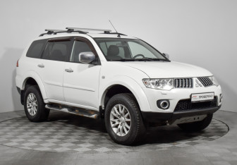 Подержанный автомобиль Mitsubishi Pajero Sport 2011 года (3 фото)