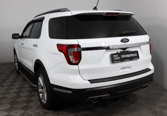 Подержанный автомобиль Ford Explorer 2018 года (2 фото)