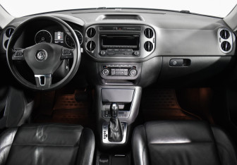 Подержанный автомобиль Volkswagen Tiguan 2011 года (12 фото)