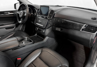 Подержанный автомобиль Mercedes-Benz GLE 2015 года (13 фото)