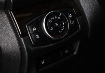 Подержанный автомобиль Ford Explorer 2013 года (15 фото)