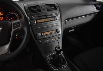 Подержанный автомобиль Toyota Avensis Sedan 2009 года (16 фото)