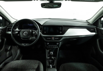 Подержанный автомобиль Skoda Rapid Liftback 2021 года (13 фото)