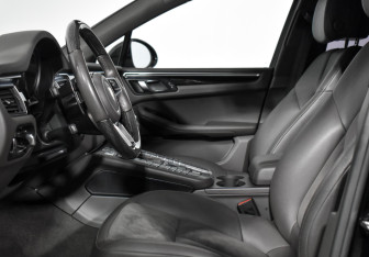 Подержанный автомобиль Porsche Macan 2017 года (12 фото)