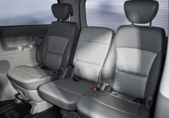 Подержанный автомобиль Hyundai Grand Starex 2010 года (13 фото)