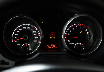 Подержанный автомобиль Mitsubishi Pajero 2011 года (12 фото)