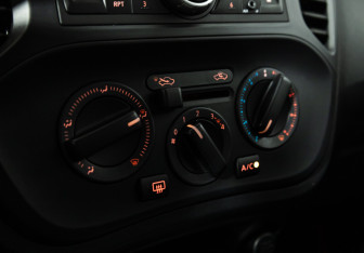 Подержанный автомобиль Nissan Juke 2014 года (16 фото)