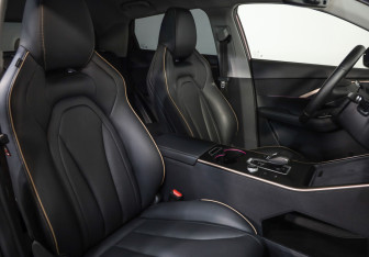 Подержанный автомобиль Omoda C5 2024 года (27 фото)