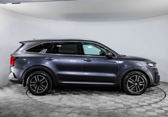 Подержанный автомобиль Kia Sorento 2021 года (4 фото)