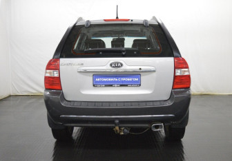 Подержанный автомобиль Kia Sportage 2007 года (6 фото)