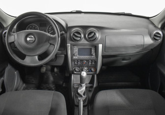 Подержанный автомобиль Nissan Almera Sedan 2014 года (13 фото)