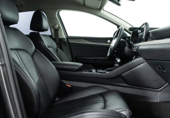 Подержанный автомобиль Kia K5 2024 года (25 фото)