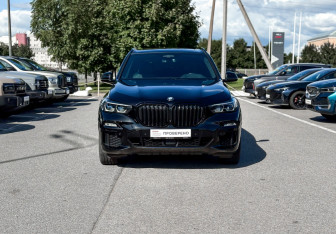 Подержанный автомобиль BMW X5 2021 года (2 фото)