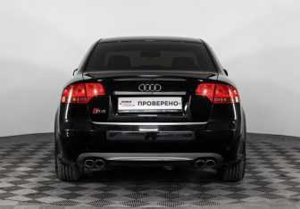 Подержанный автомобиль Audi S4 Sedan 2005 года (8 фото)