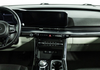 Подержанный автомобиль Kia Carnival 2021 года (16 фото)