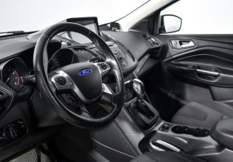 Подержанный автомобиль Ford Kuga 2015 года (9 фото)