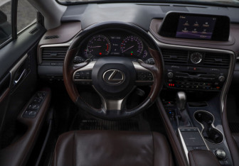Подержанный автомобиль Lexus RX 2021 года (12 фото)