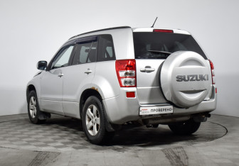 Подержанный автомобиль Suzuki Grand Vitara 2007 года (7 фото)