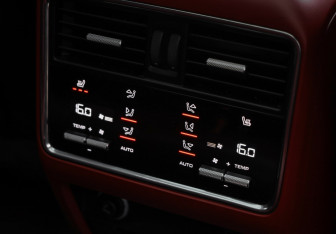 Подержанный автомобиль Porsche Cayenne 2021 года (35 фото)