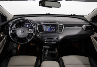 Подержанный автомобиль Kia Sorento 2018 года (10 фото)