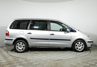 Подержанный автомобиль Ford Galaxy 2002 года (4 фото)