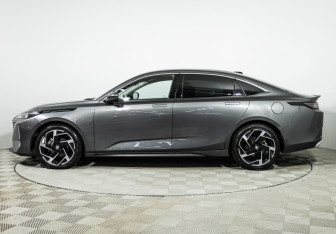 Подержанный автомобиль Changan Lamore 2023 года (8 фото)