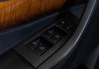 Подержанный автомобиль Infiniti QX70 2015 года (18 фото)