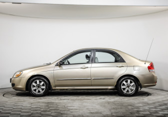 Подержанный автомобиль Kia Cerato Sedan 2008 года (8 фото)