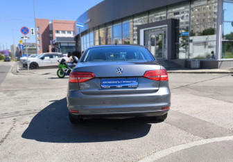 Подержанный автомобиль Volkswagen Jetta Sedan 2014 года (5 фото)