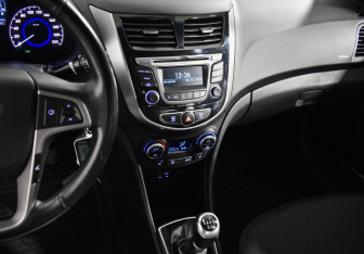 Подержанный автомобиль Hyundai Solaris Sedan 2015 года (19 фото)