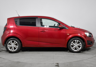 Подержанный автомобиль Chevrolet Aveo Hatchback 2013 года (4 фото)