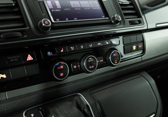 Подержанный автомобиль Volkswagen Caravelle 2019 года (17 фото)