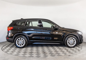 Подержанный автомобиль BMW X1 2018 года (4 фото)