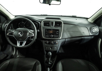 Подержанный автомобиль Renault Sandero 2020 года (13 фото)