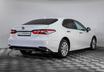 Подержанный автомобиль Toyota Camry Sedan 2021 года (5 фото)