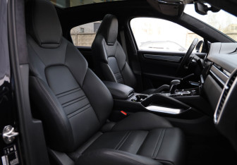 Подержанный автомобиль Porsche Cayenne 2020 года (10 фото)