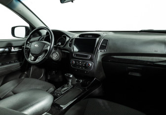 Подержанный автомобиль Kia Sorento 2019 года (9 фото)