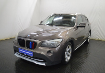Подержанный автомобиль BMW X1 2012 года (1 фото)