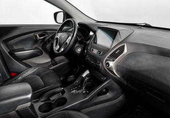 Подержанный автомобиль Hyundai ix35 2012 года (13 фото)